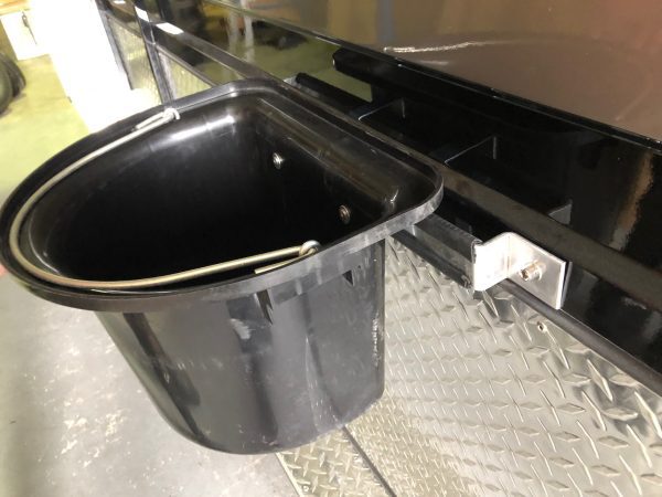 Feed bin and bracket