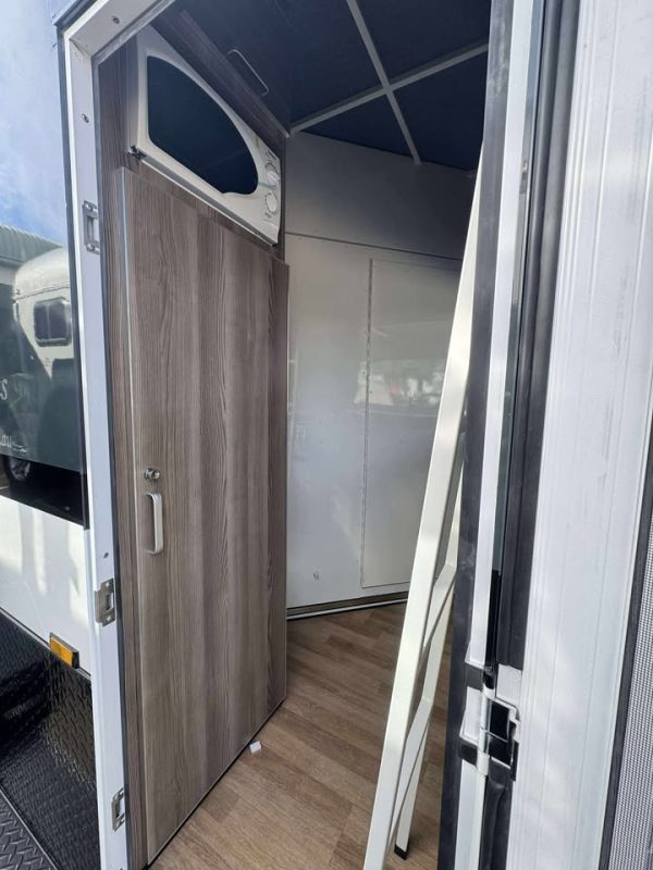 RF469 Regency Square Compact Camper 2 HAL WB - Image 3