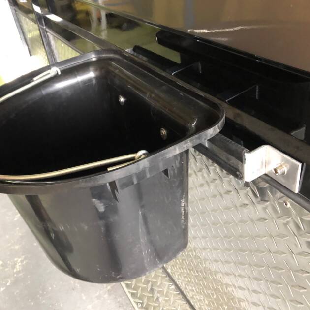 Feed bin and bracket