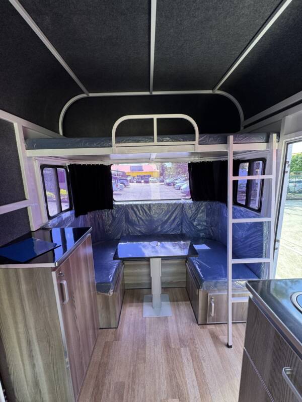 Square 3 HAL Full Camper - Image 3
