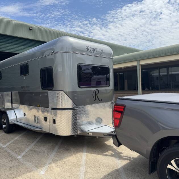 RF460 Regency Square Compact Camper - 2 HAL Warmblood