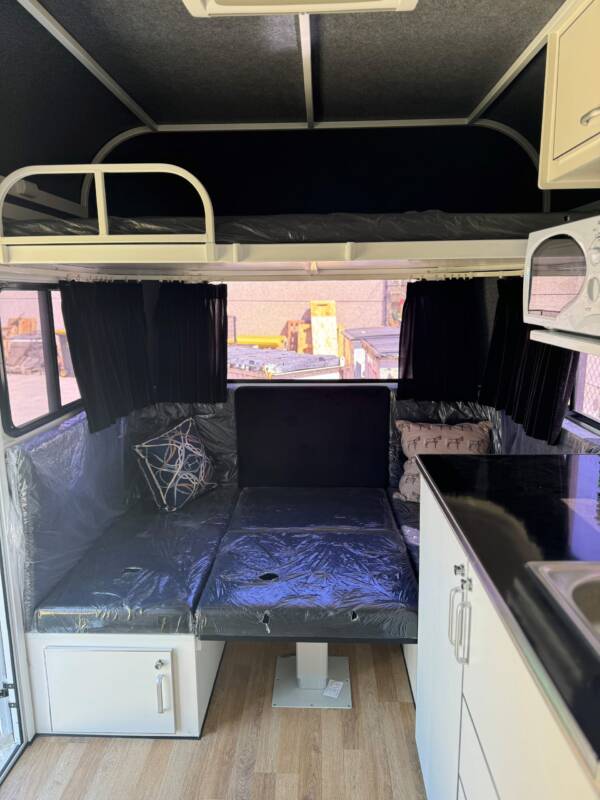 Square 2 HAL Full Camper - Image 6