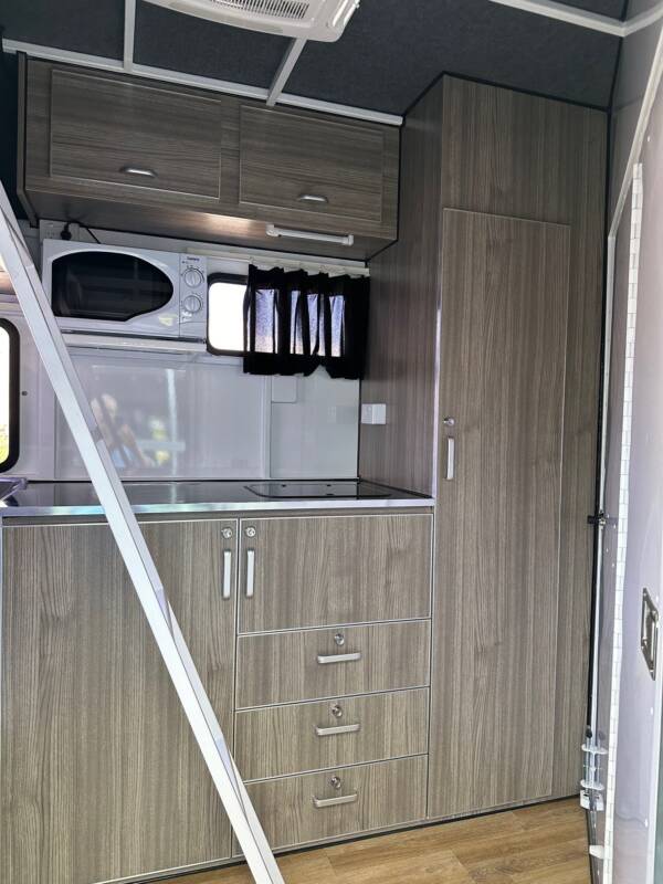 Square 2 HAL Full Camper - Image 3