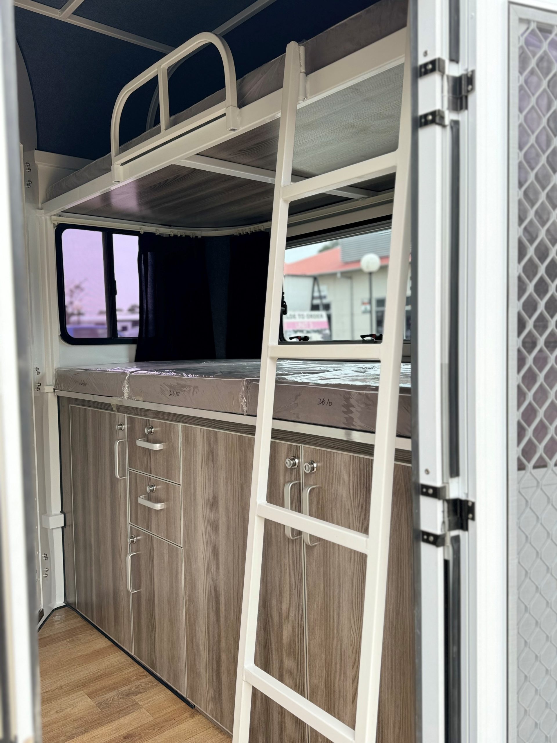 Square 3 HAL Compact Camper - Image 3