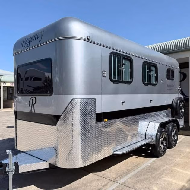 Square 2 HAL Standard Warmblood 2600mm x 850mm bays