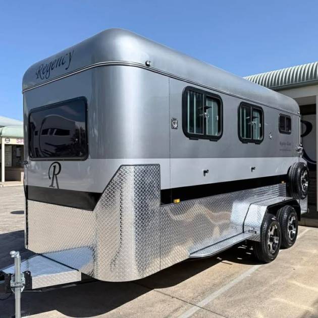 Square 2 HAL Standard Warmblood 2600mm x 850mm bays