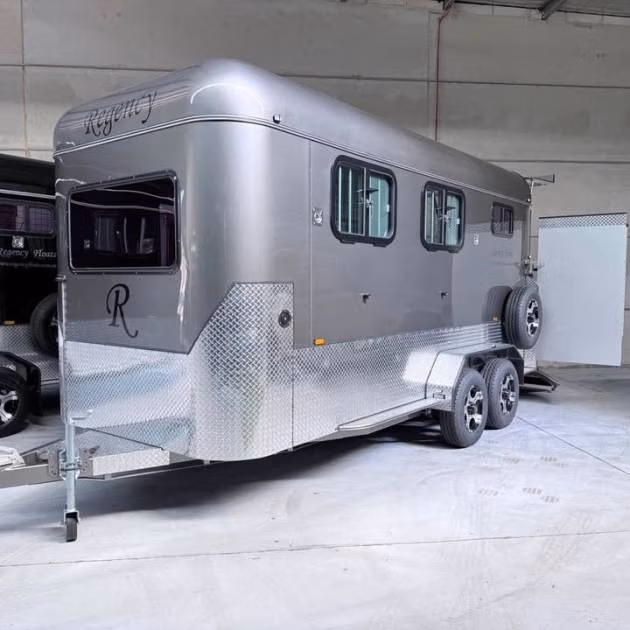 Square 2 HAL Deluxe Warmblood 2600mm x 850mm bays
