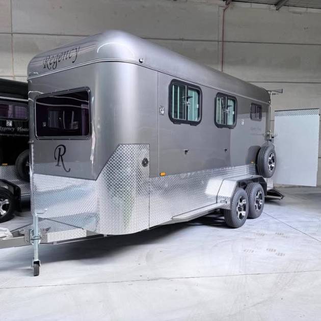 Square 2 HAL Deluxe Warmblood 2600mm x 850mm bays