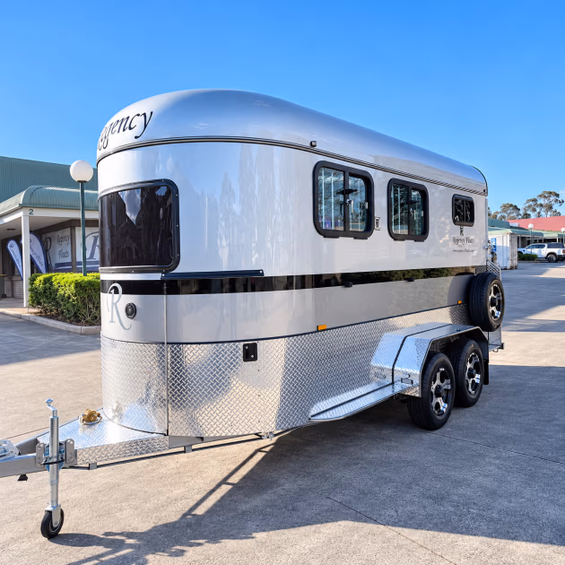 Round 2 HAL Deluxe Warmblood 2600mm x 850mm bays