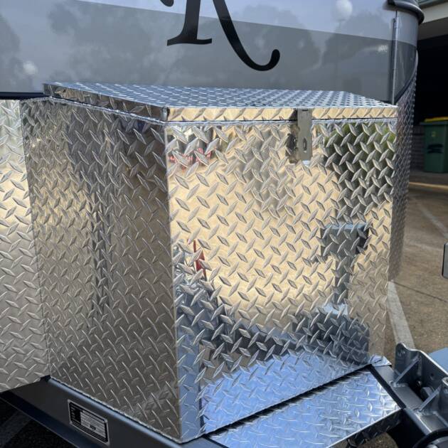 Silver Square front drawbar box