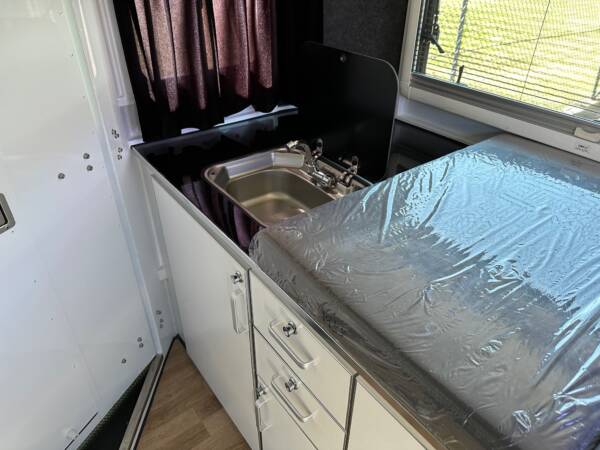 Square 3 HAL Compact Camper - Image 4