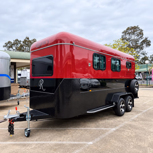 Square 2 HAL Deluxe Warmblood 2600mm x 850mm bays