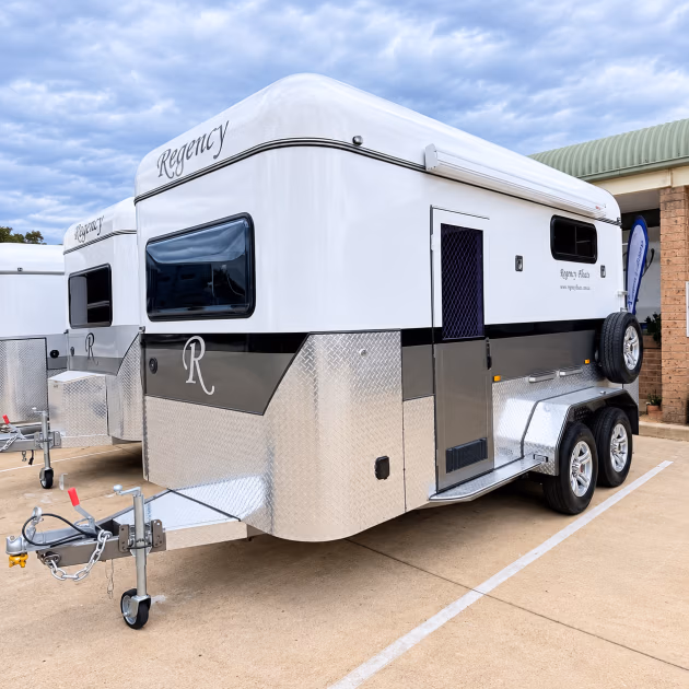 Square 2 HSL Deluxe Warmblood 2200mm x 990mm bays