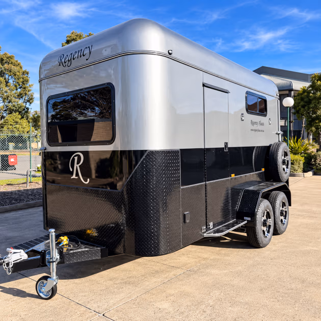 Square 2 HSL Standard Warmblood 2200mm x 990mm bays