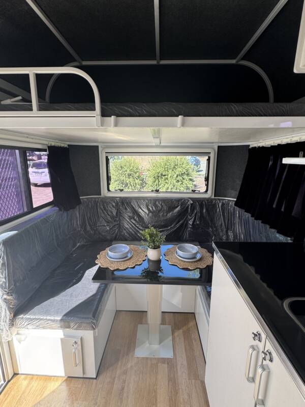 Square 2 HAL Full Camper - Image 5