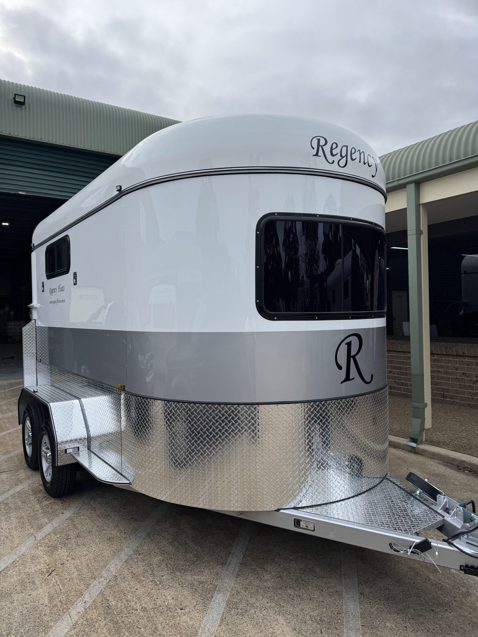 Straight Load Horse Floats For Sale