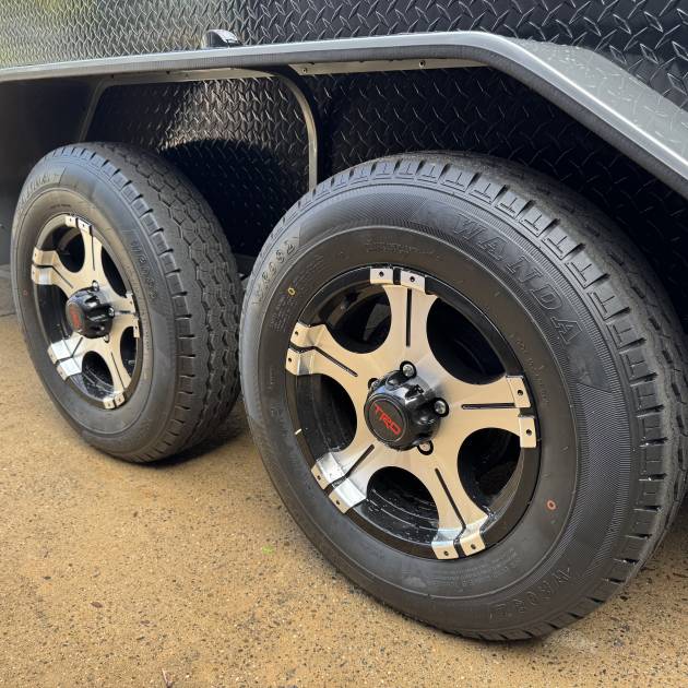 15inch Black/Mag Wheels