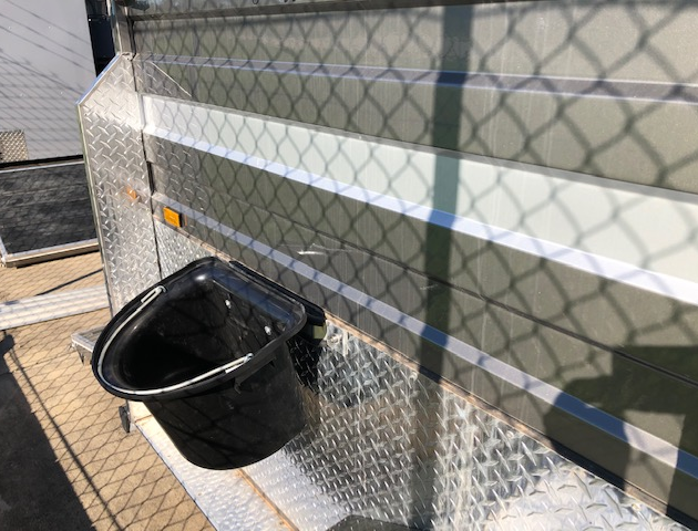 Feed bin and bracket