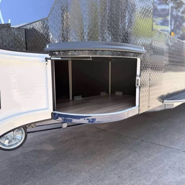 Front access door (Camper)