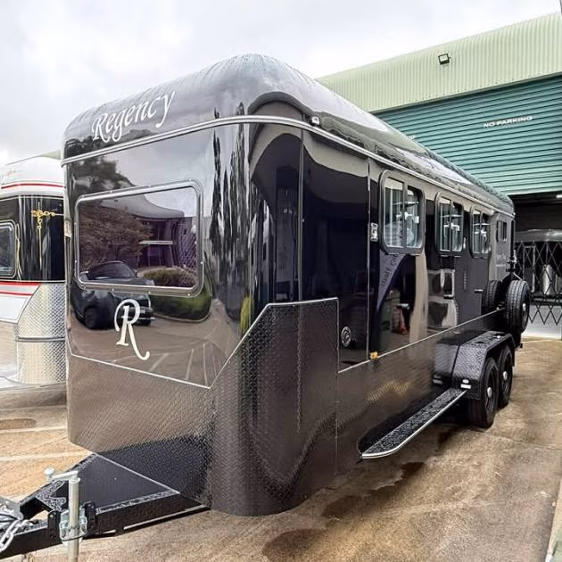 Square 3 HAL Deluxe Warmblood 2600mm x 850mm bays