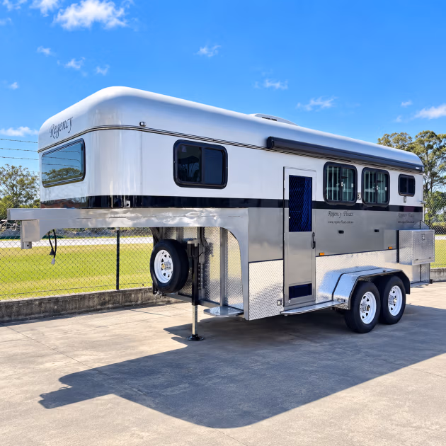 2 HAL Warmblood Separate Living Gooseneck